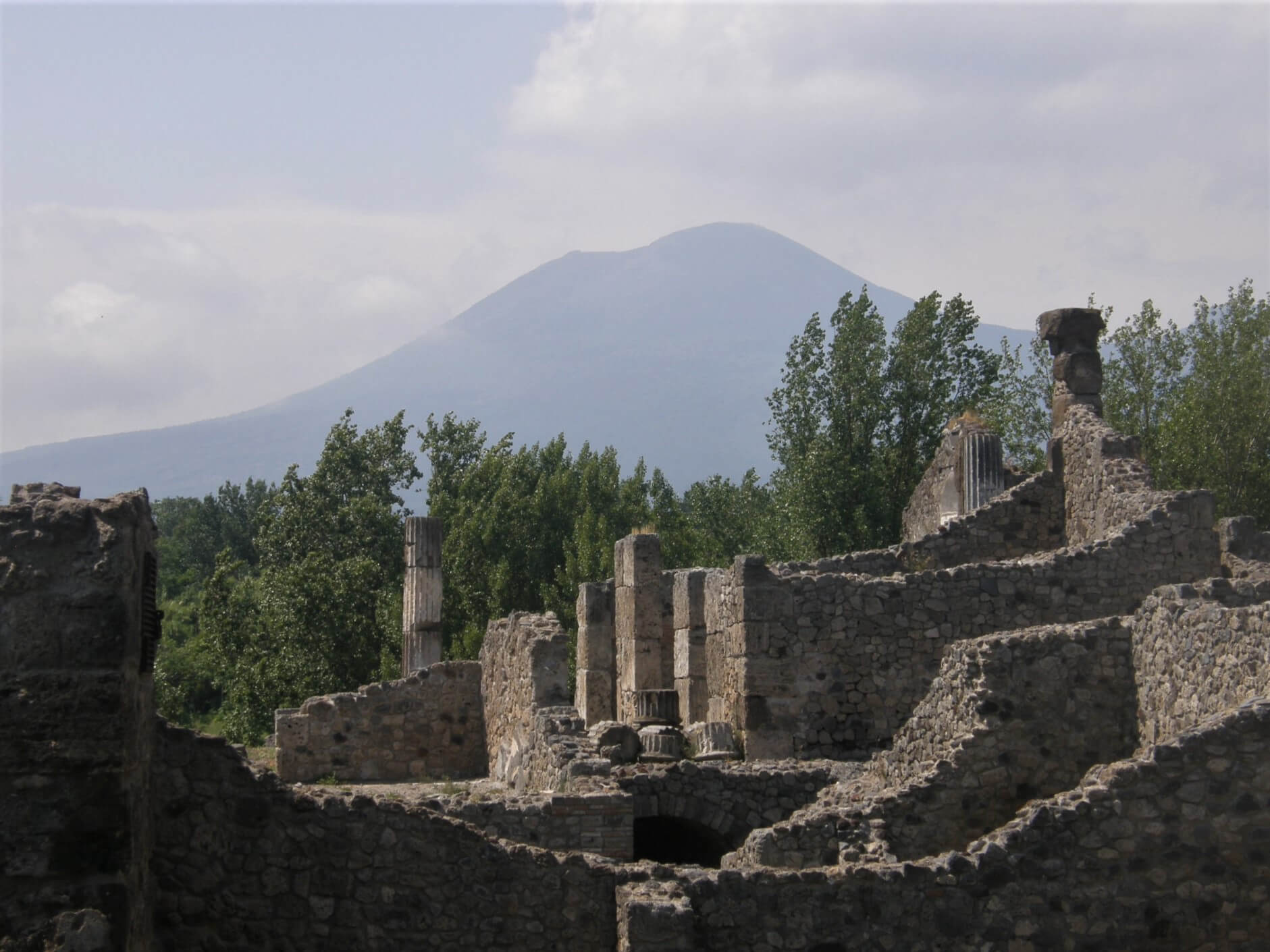 Pompeje na tle Wezuwiusza